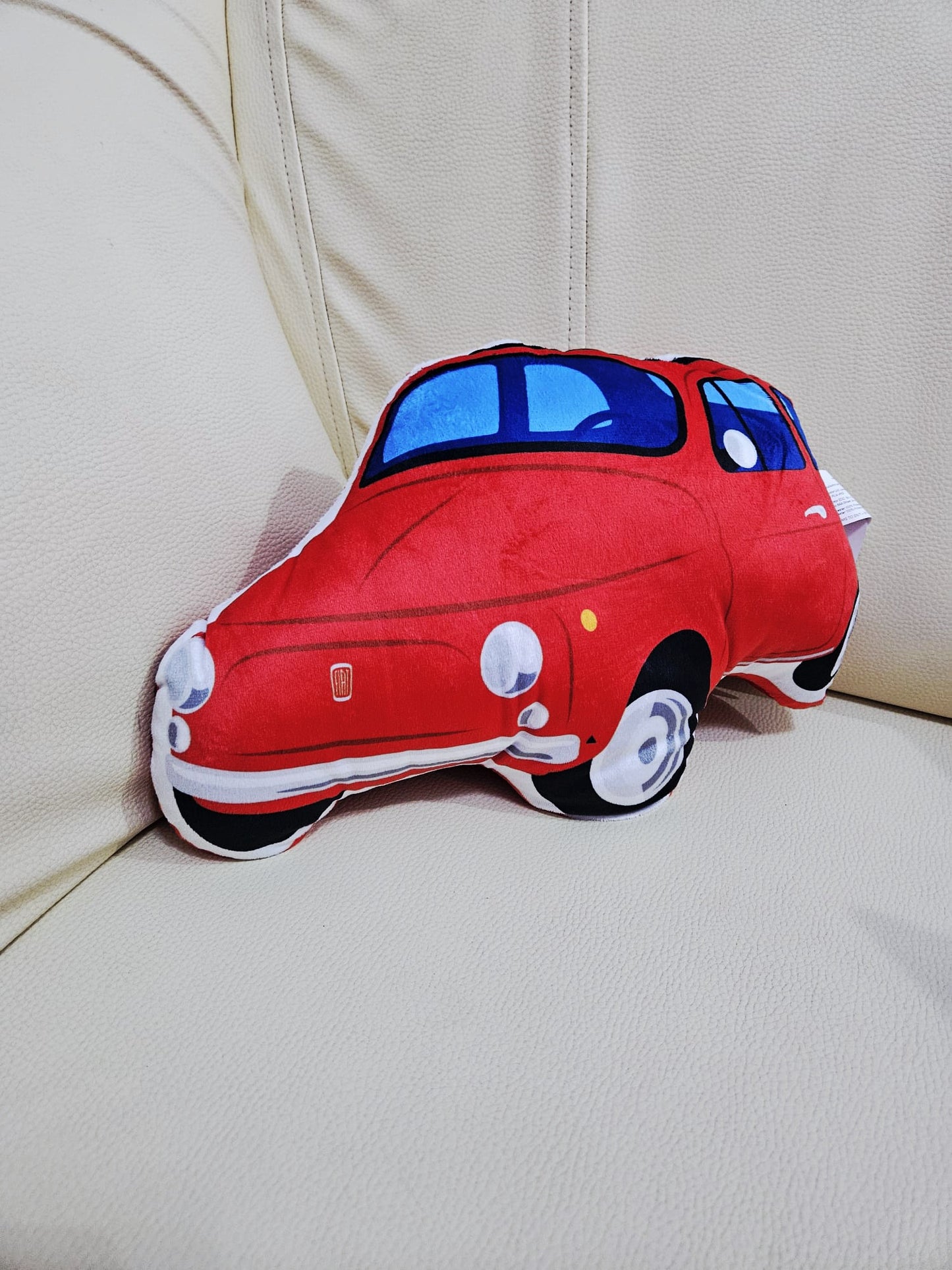 Pernă din plus în formă de Fiat 500, 23 x 34 x 8 cm – model rosu, perna decorativă
