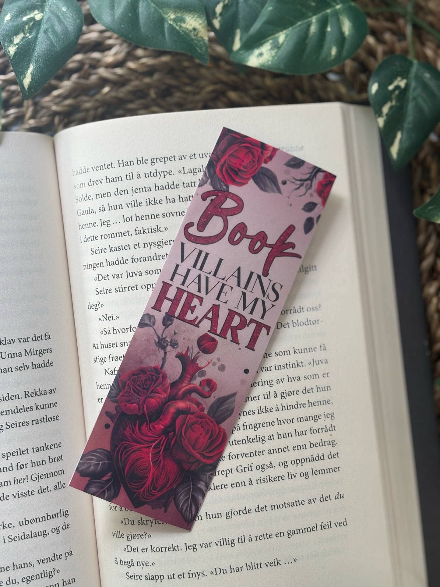 Semn de carte "Book Villains Have My Heart"