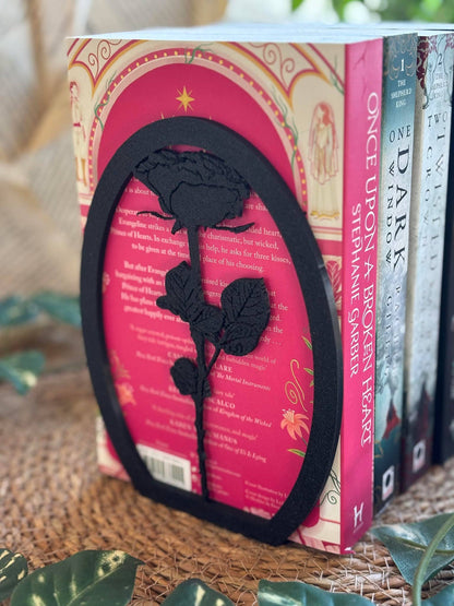 Bookend "Rose" – Eleganță și mister pe raftul tău