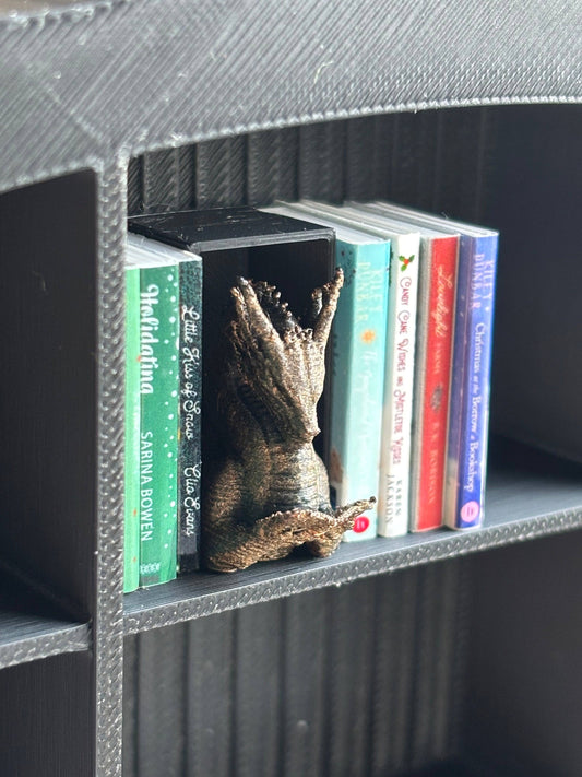 Mini Book Nook "Reading Dragon"