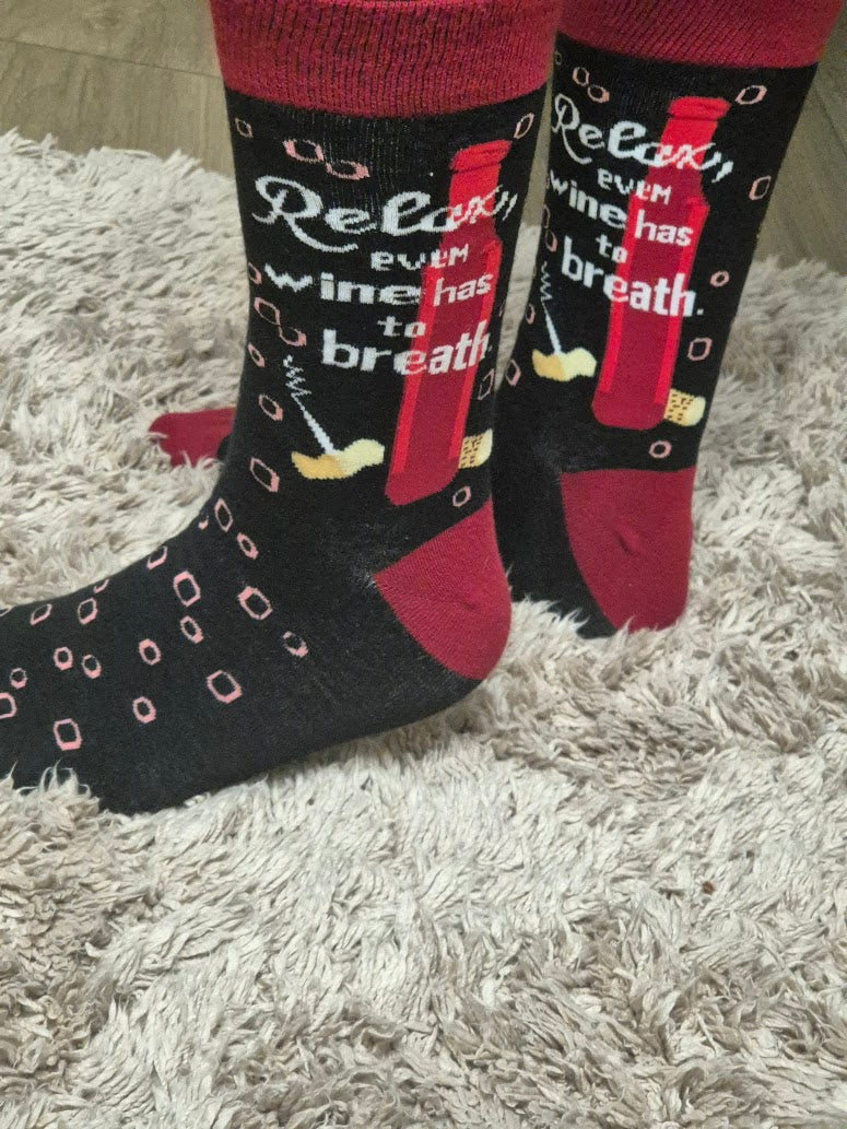 Șosete unisex, mesaj haios „Relax, even wine has to breath”, mărime universală