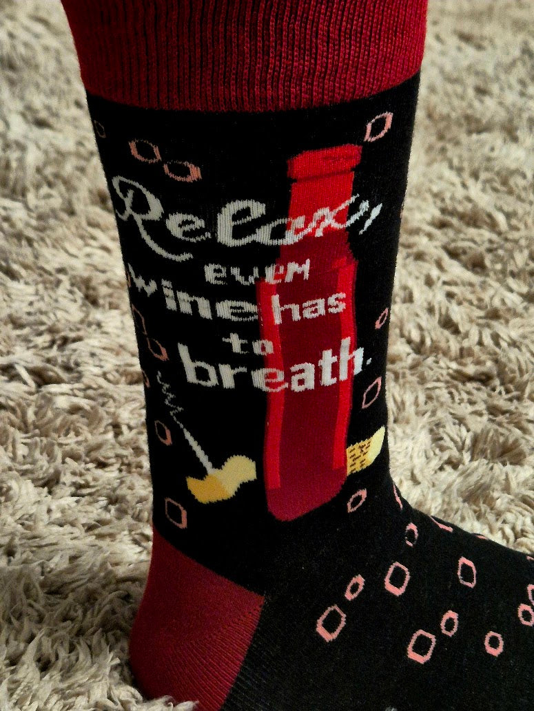Șosete unisex, mesaj haios „Relax, even wine has to breath”, mărime universală