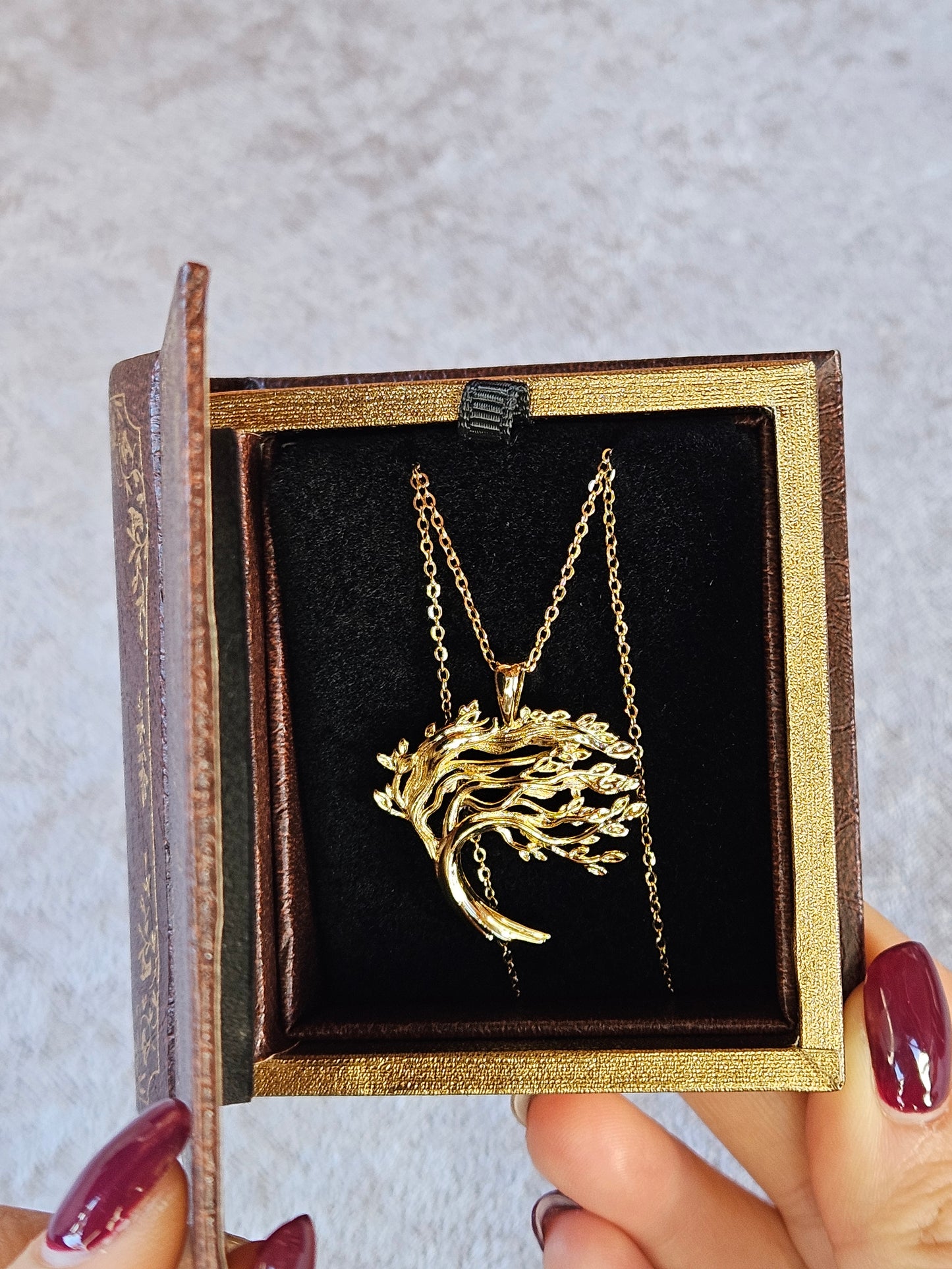 Lanț cu pandantiv Wuthering Heights, bijuterie inspirată din cărți