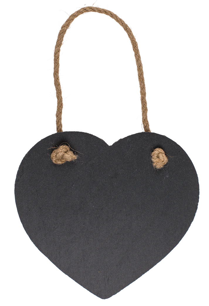 Placă decorativă din ardezie în formă de inimă, cu șnur din iută și cretă