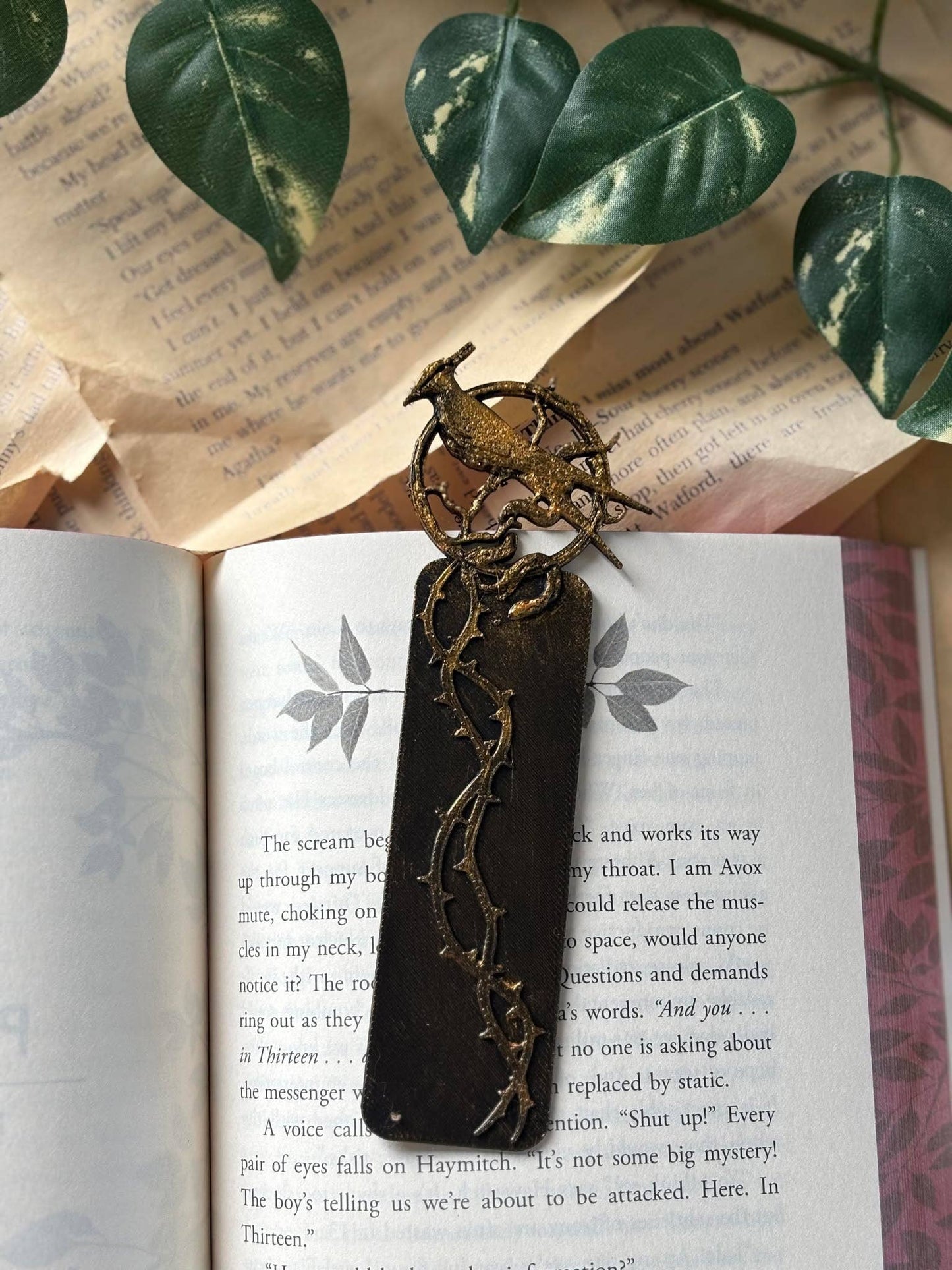 Semn de carte inspirat de Hunger Games "Songbirds and snakes"