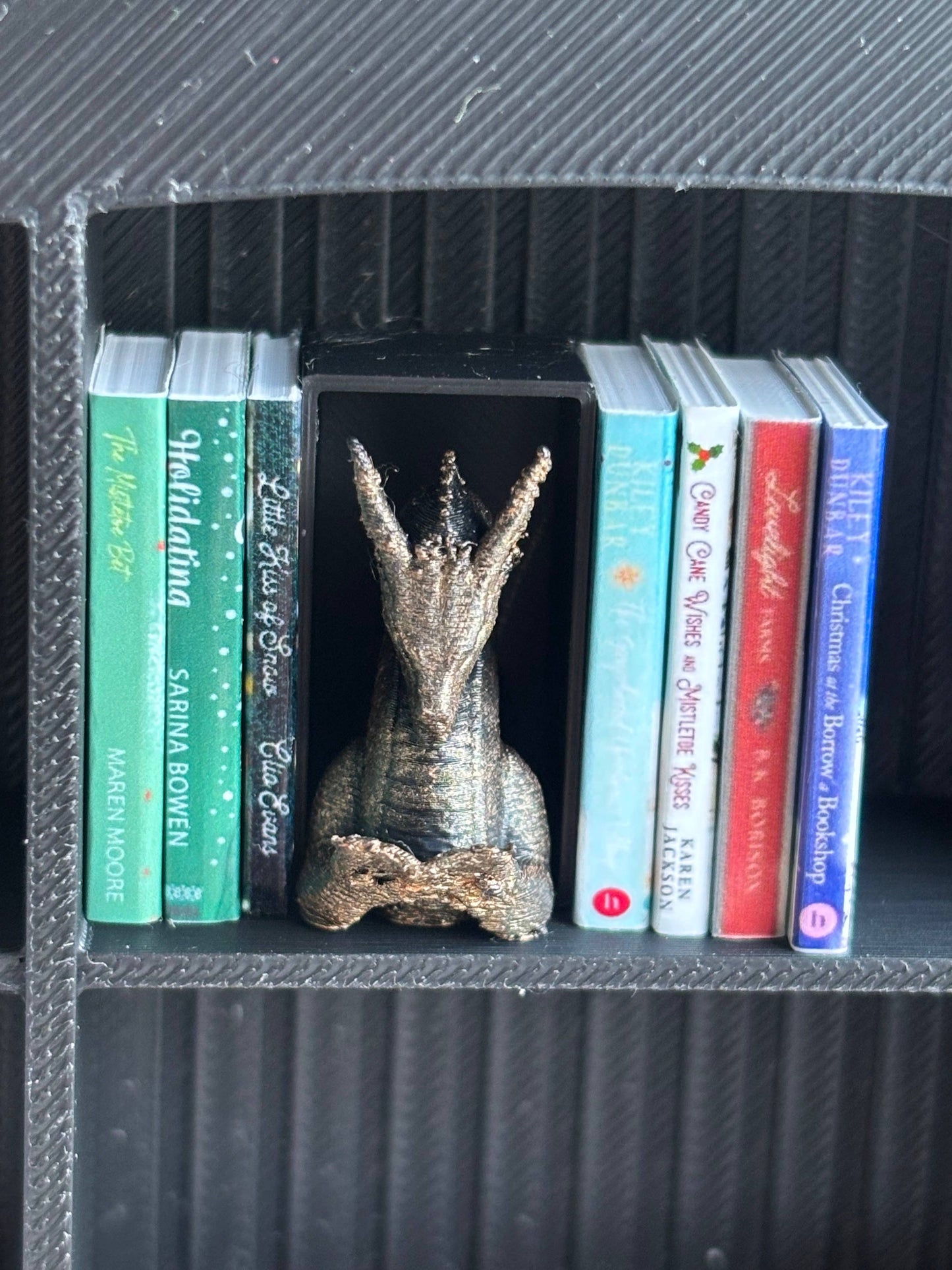 Mini Book Nook "Reading Dragon"