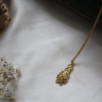 Lanț cu pandantiv Dracula, bijuterie inspirată din cărți