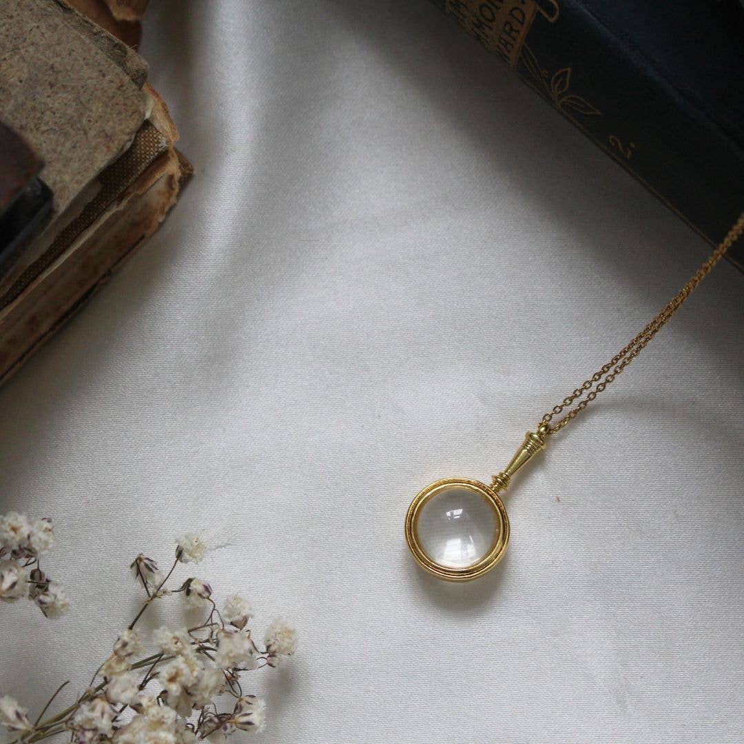 Lanț cu pandantiv Sherlock Holmes, bijuterie inspirată din cărți