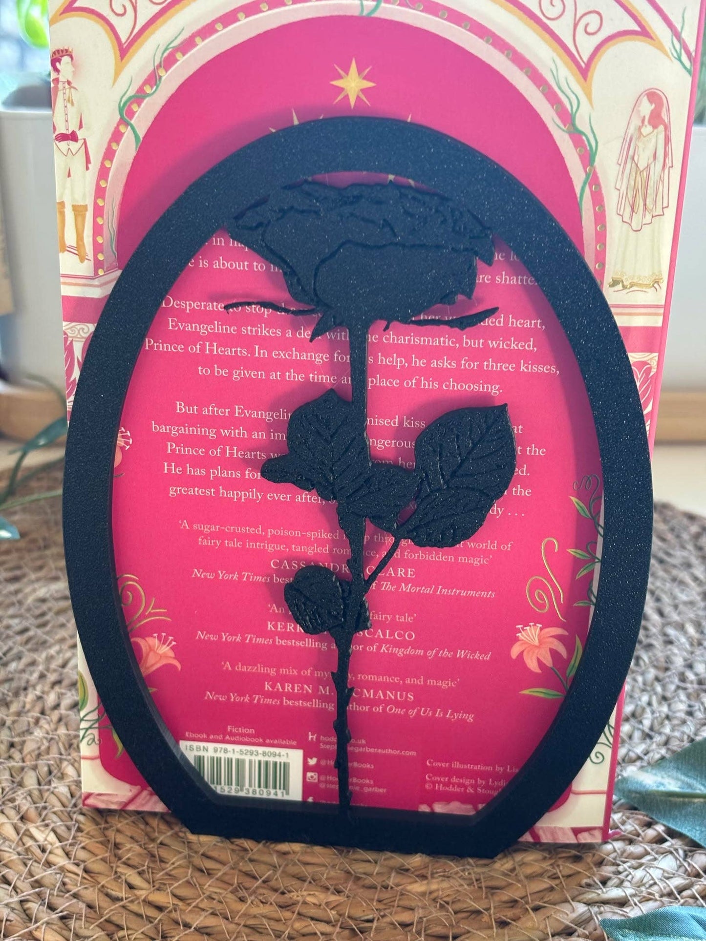 Bookend "Rose" – Eleganță și mister pe raftul tău