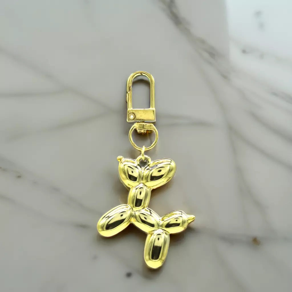 Breloc auriu câine balon, 5 cm, perfect pentru un look vesel și rafinat