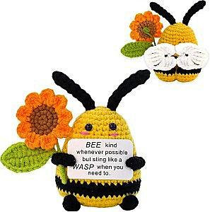Mascotă croșetată, model albină Positive Bee, mesaj motivațional