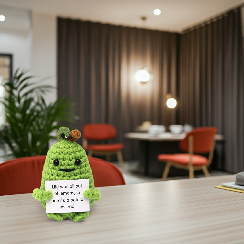 Mascotă croșetată, model cartof / lămâie, Positive Potato, mesaj motivațional