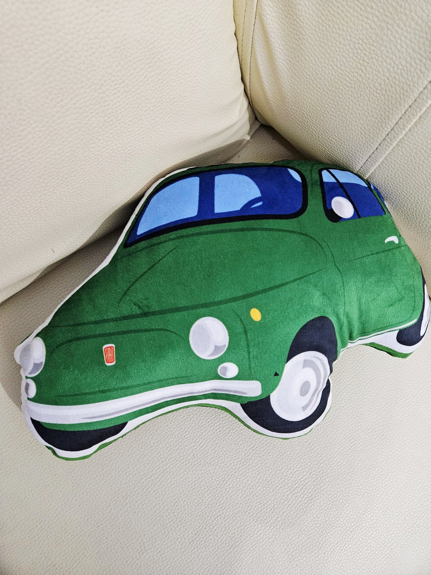 Pernă plush în formă de Fiat 500, 23 x 34 x 8 cm – model verde, perna decorativă