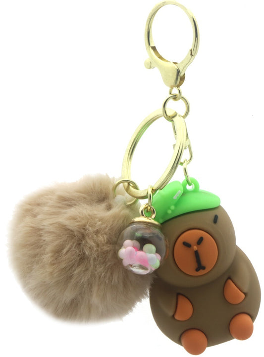 Breloc capybara maro cu palarie / bereta verde de pictor, cu puf bej si bilute colorate, accesoriu dragut pentru chei sau geanta