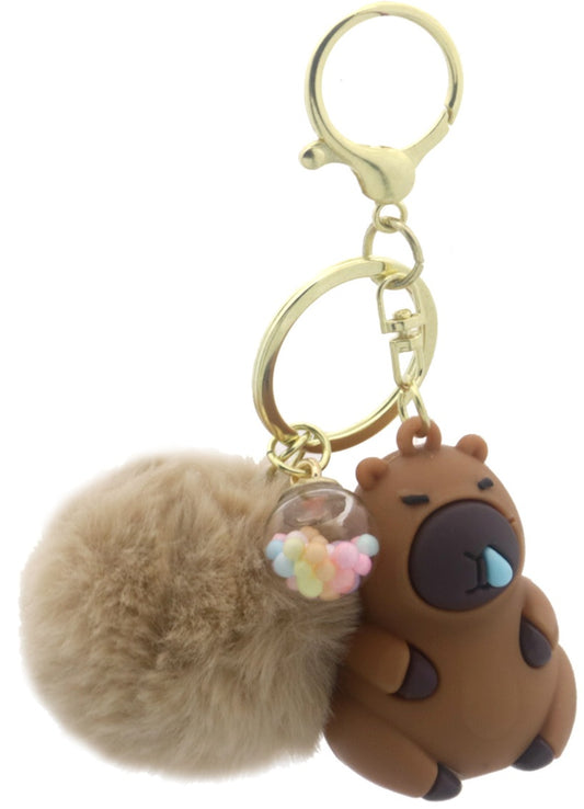 Breloc capybara cu muc, maro cu puf bej și biluțe colorate, accesoriu drăguț pentru chei sau geantă