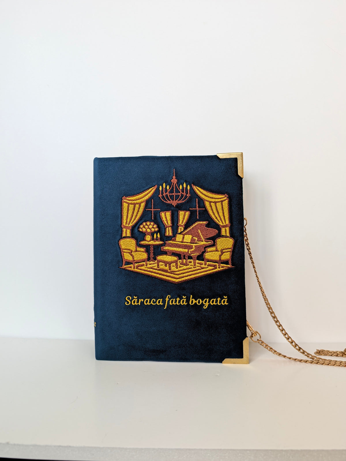 Geantă Carte Handmade Personalizată – Săraca fată bogată