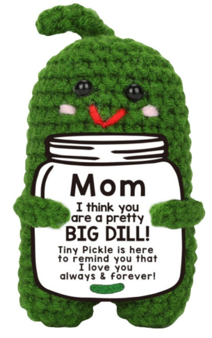 Mascotă croșetată, model castravete murat Positive Pickle, mesaj motivațional