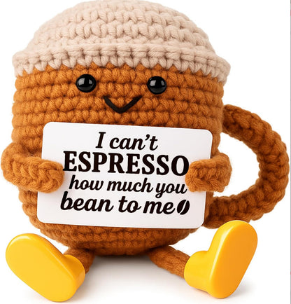 Mascotă croșetată, model Căniță Espresso, mesaj motivațional I can't espresso how much you bean to me