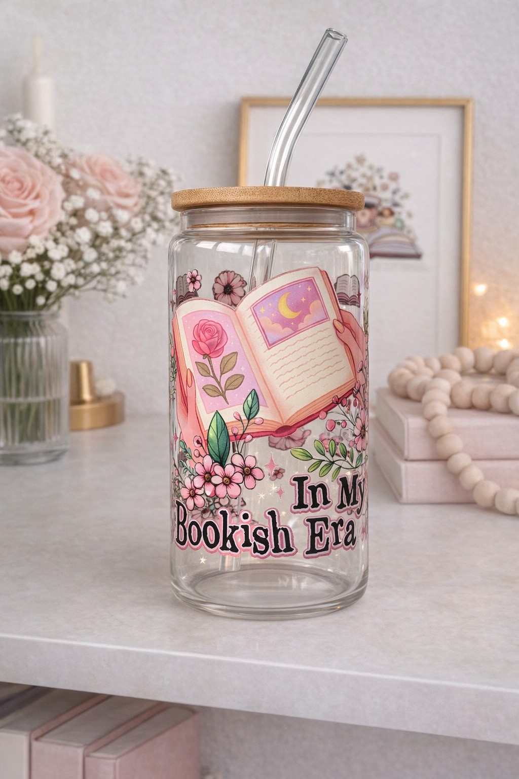 Tumbler "In My Bookish Era", cu print față-verso, capac din bambus și pai