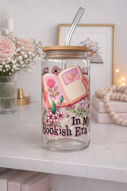 Tumbler "In My Bookish Era", cu print față-verso, capac din bambus și pai
