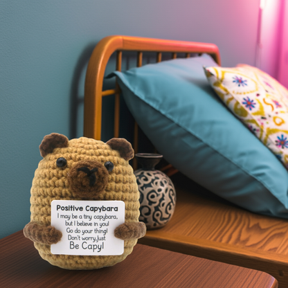 Mascotă croșetată, model capibara Positive Capybara, mesaj motivațional