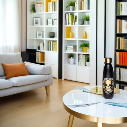 Termos Skulls and Roses, perfect pentru o sesiune de lectură.