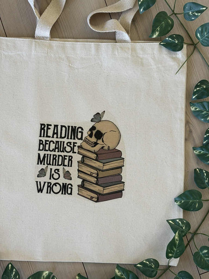 Tote Bag "Reading Because Murder Is Wrong"  – pentru iubitorii de cărți cu umor întunecat