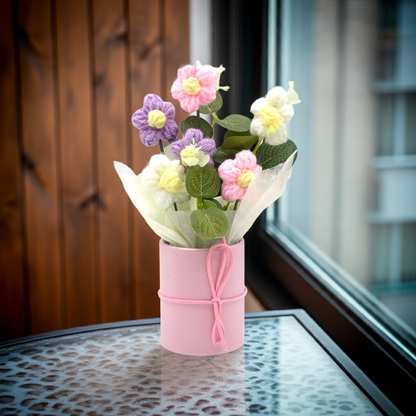 Flori croșetate Knitted Flowers, Buchet de Margarete roz adorabile în ghiveci roz