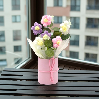 Flori croșetate Knitted Flowers, Buchet de Margarete roz adorabile în ghiveci roz