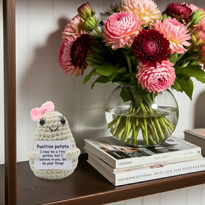 Mascotă croșetată, model cartof cu fundiță, Positive Potato