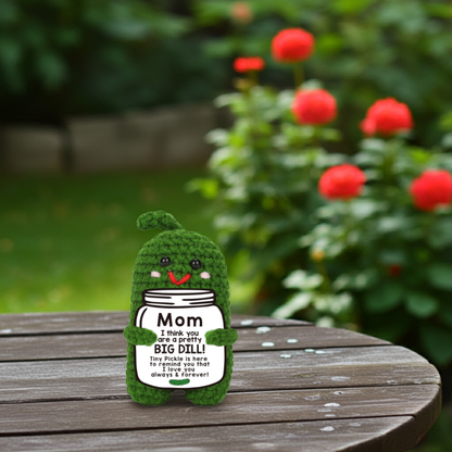 Mascotă croșetată, model castravete murat Positive Pickle, mesaj motivațional