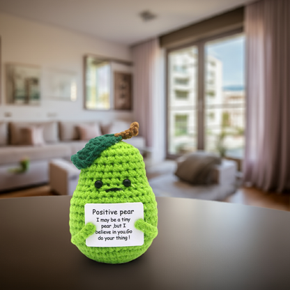 Mascotă croșetată, model pară Positive Pear, mesaj motivațional