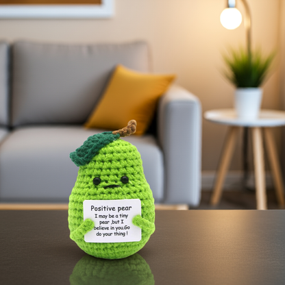 Mascotă croșetată, model pară Positive Pear, mesaj motivațional